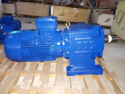 Motor Giảm Tốc Tải Nặng Dolin DLRVM 3,7Kw Tỷ Số Truyền 1/10