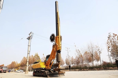 Máy khoan điều khiển cọc quay bánh xích HWDR200